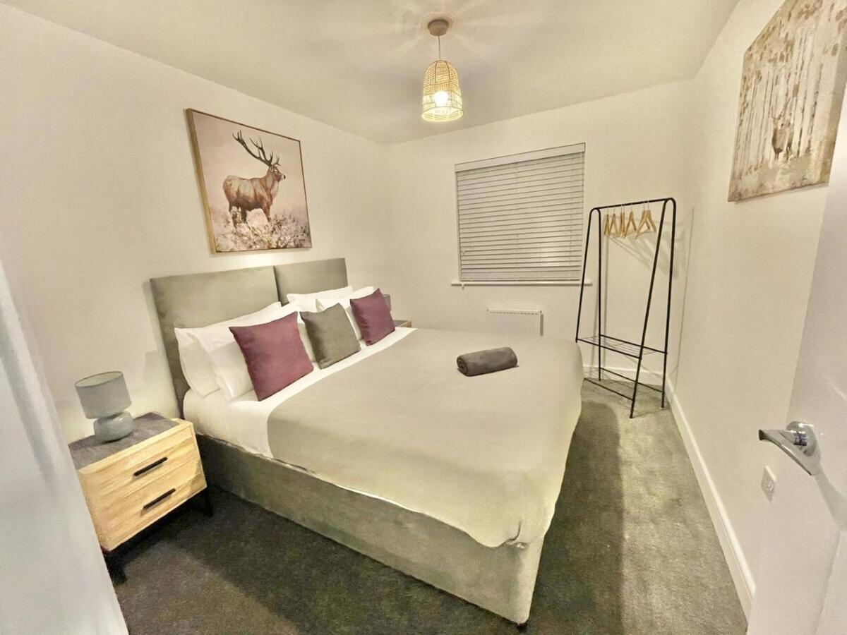 Holiday home 3 Bedroom Relaxing With Parking - Good Location For Family Or Contractors